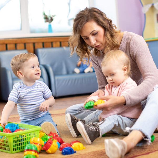 Mentor,And,1,Years,Old,Babies,Playing,With,Educational,Toys