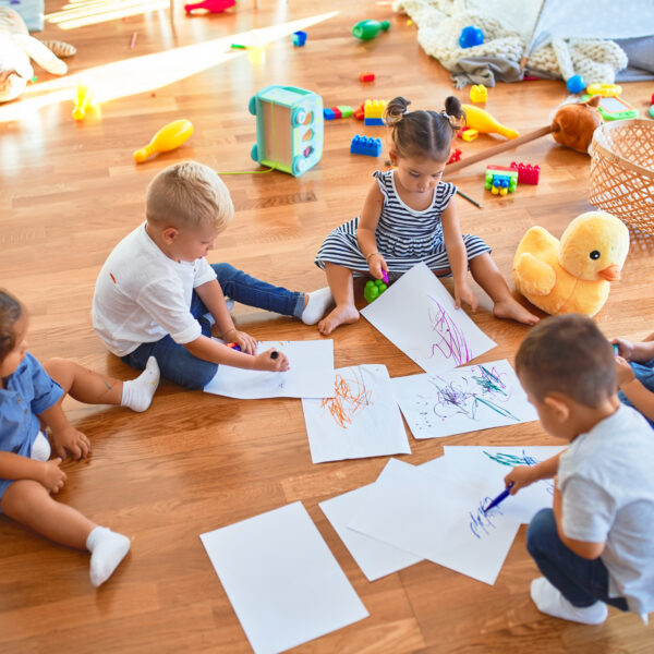 Adorable,Group,Of,Toddlers,Sitting,On,The,Floor,Drawing,Using